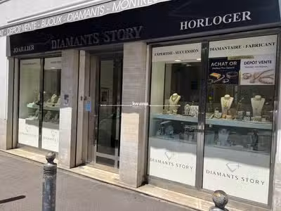AV FDC bijouterie luxe en angle de rue Marseille