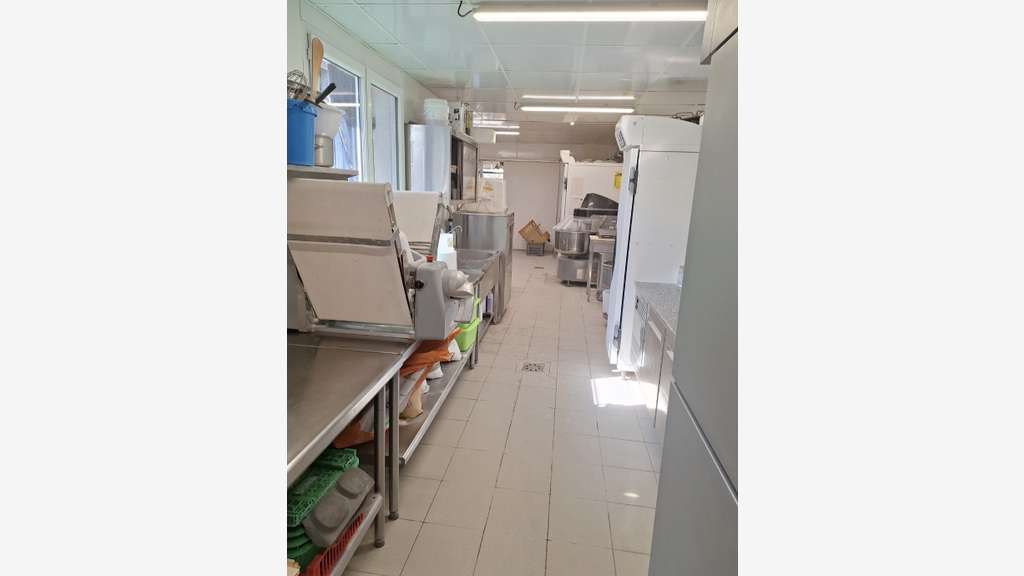 AV Très belle boulangerie bio au bord de la mer 22