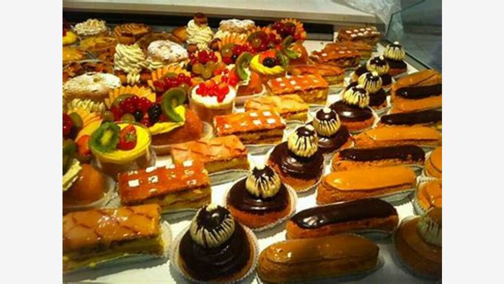 27 - PONT AUDEMER - Boulangerie Patisserie à 