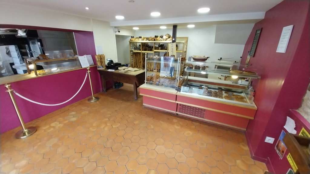 AV FDC boulangerie 28m² bon emplacement Falaise
