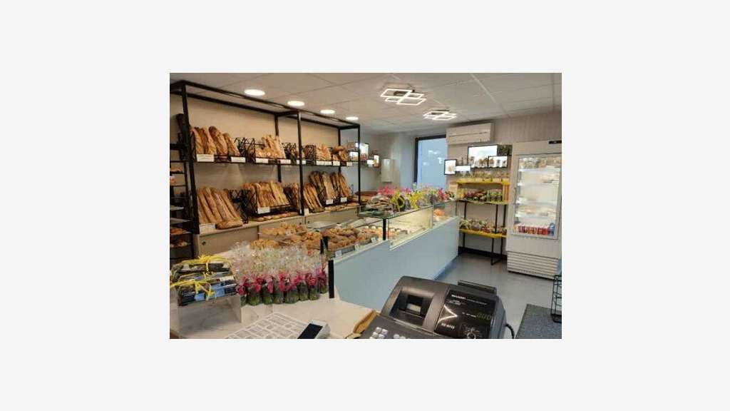 AV boulangerie seule dans village 2200 hab d'Isère