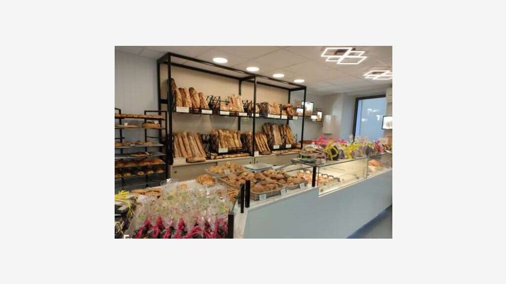 AV boulangerie seule dans village 2200 hab d'Isère