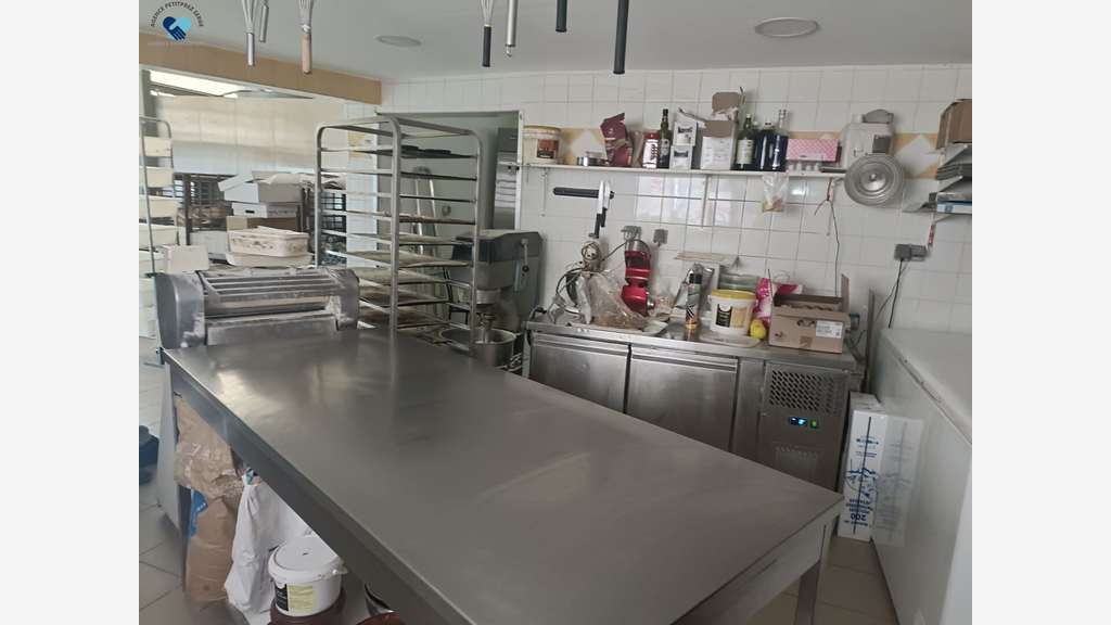 Vente boulangerie pâtisserie confiserie aux Martys