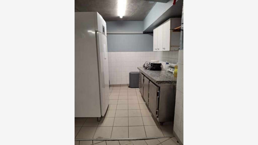 A vendre 3 magasins dans Grande ville de la Loire