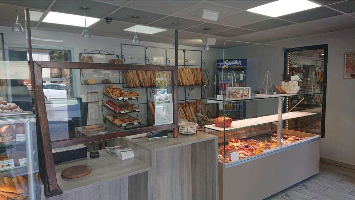 A vendre 3 magasins dans Grande ville de la Loire