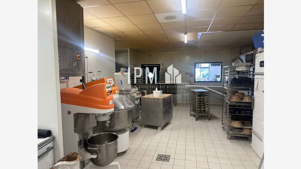 A vendre fonds de boulangerie de 305m² à Marignane