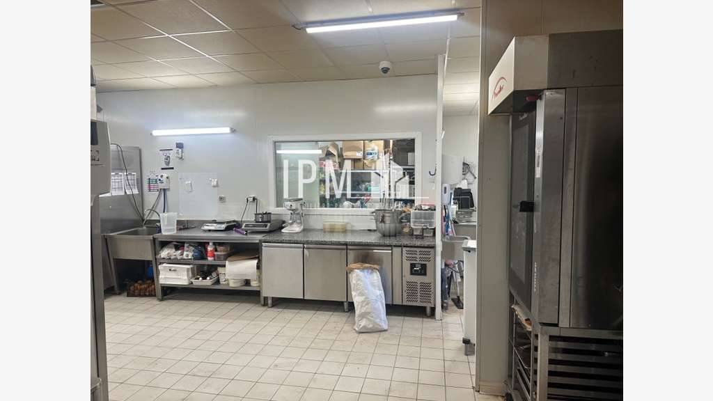 A vendre fonds de boulangerie de 305m² à Marignane