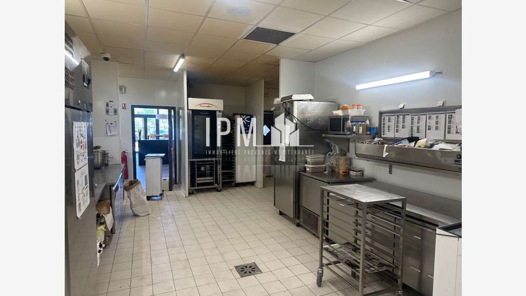 A vendre fonds de boulangerie de 305m² à Marignane
