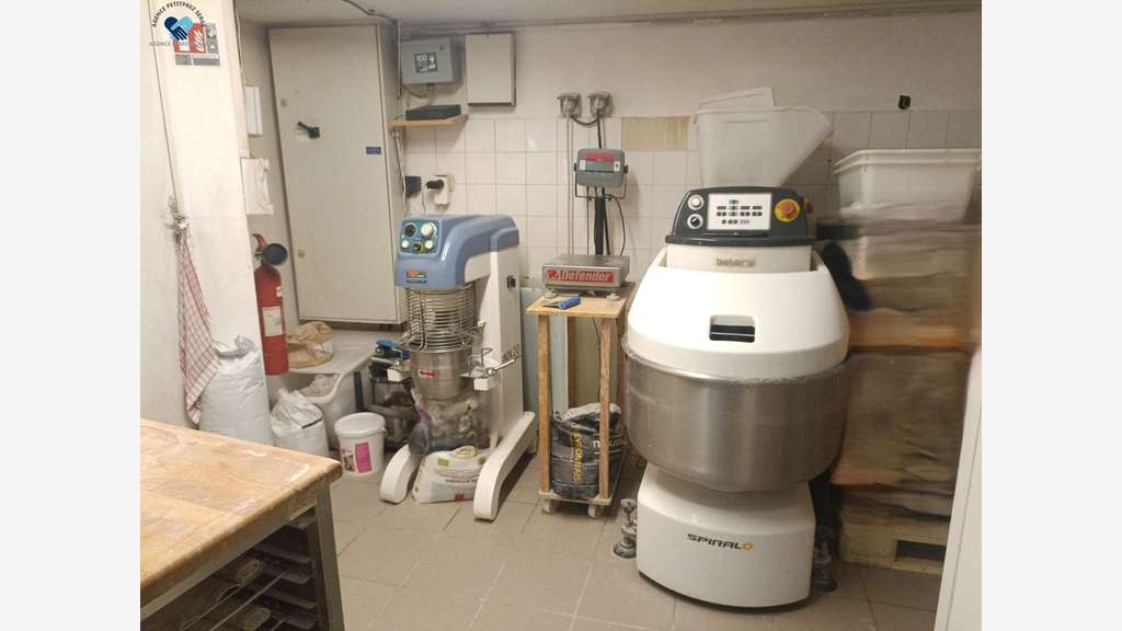 AV boulangerie pâtisserie confiserie prox Peyrole