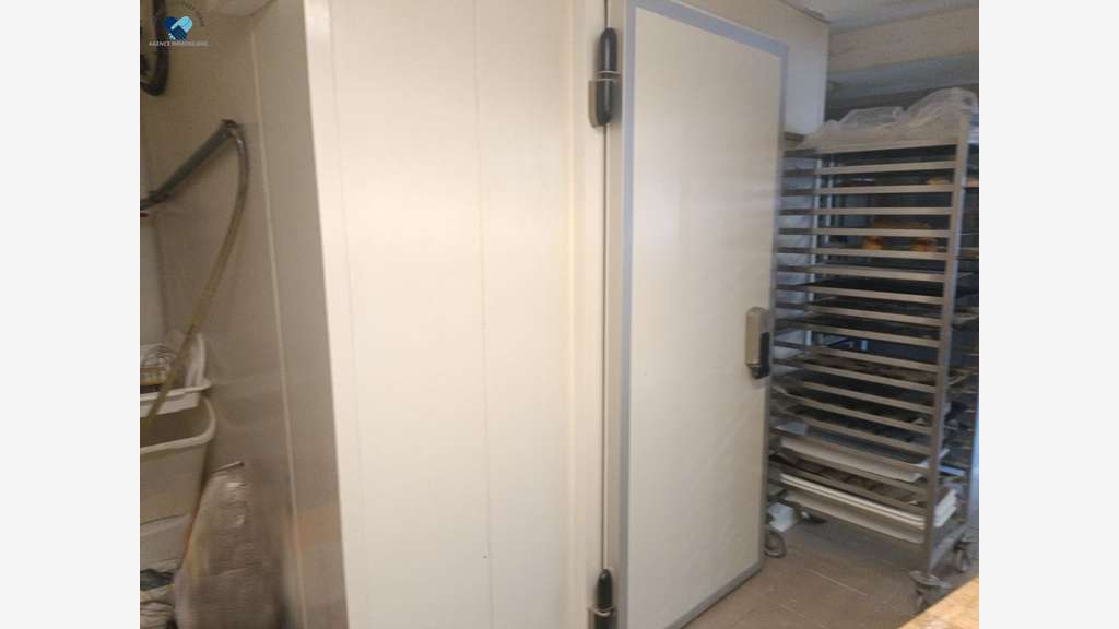 AV boulangerie pâtisserie confiserie prox Peyrole