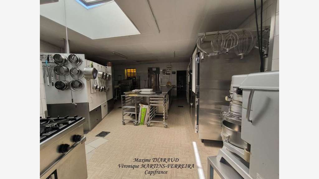 AV boulangerie 135m² empl N°1 St Florent sur Cher