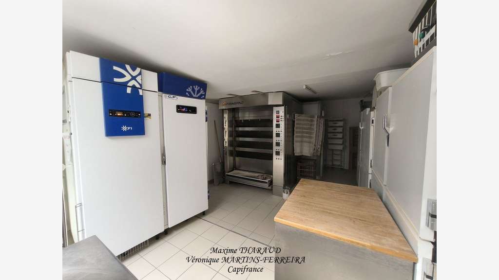 AV boulangerie 135m² empl N°1 St Florent sur Cher