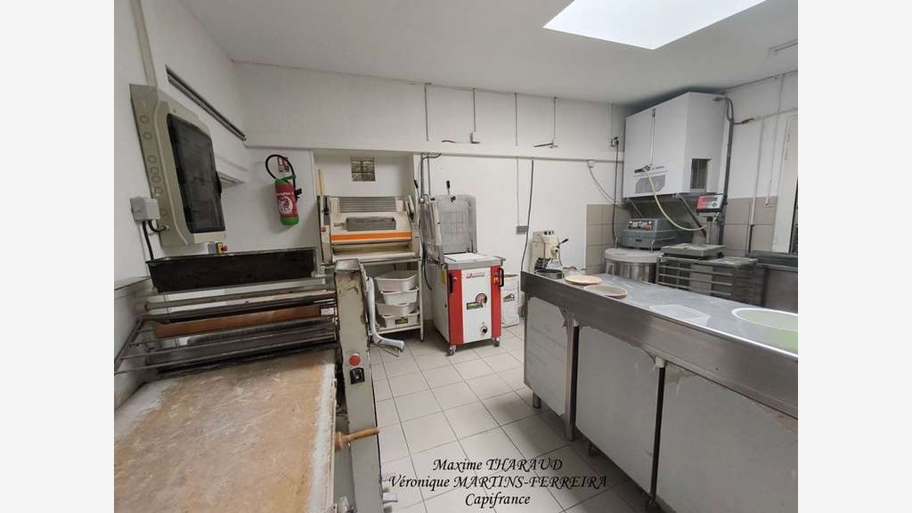 AV boulangerie 135m² empl N°1 St Florent sur Cher