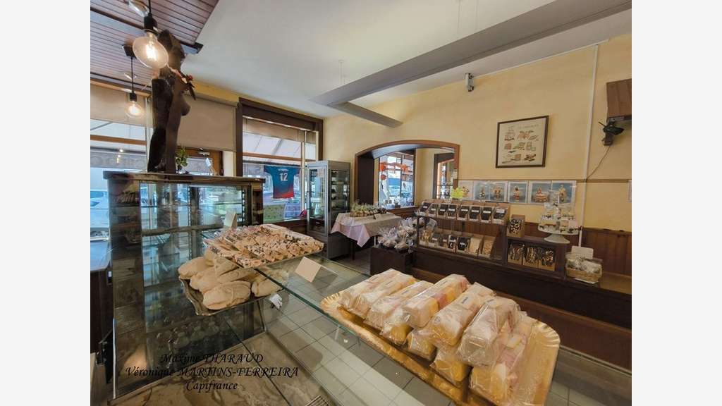AV boulangerie 135m² empl N°1 St Florent sur Cher
