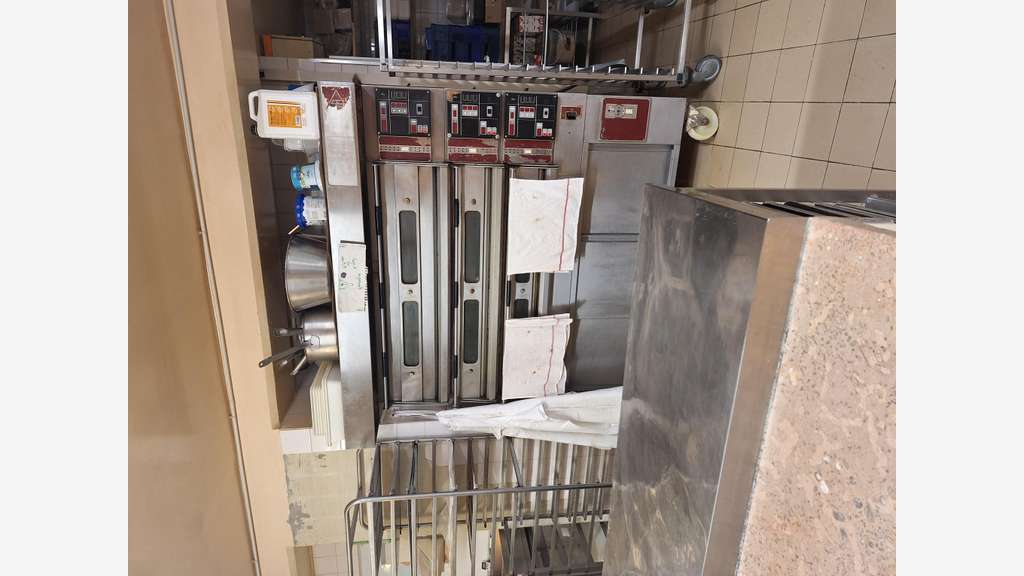 AV boulangerie récente périphérie grande ville 72