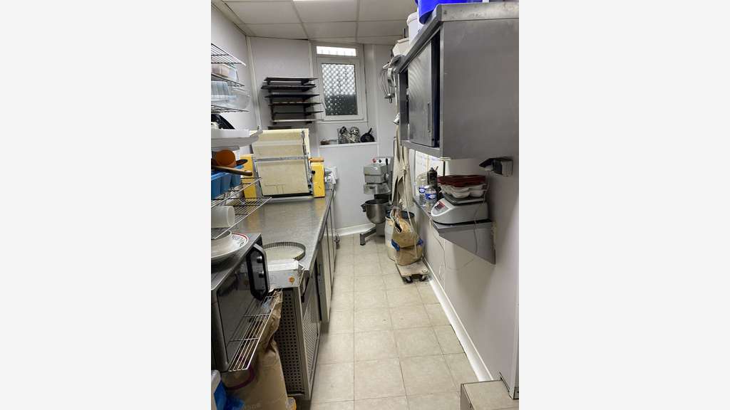 Vente boulangerie face gare d'une bonne ville 94