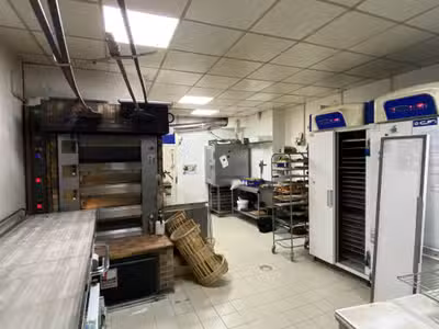 Vente boulangerie face gare d'une bonne ville 94
