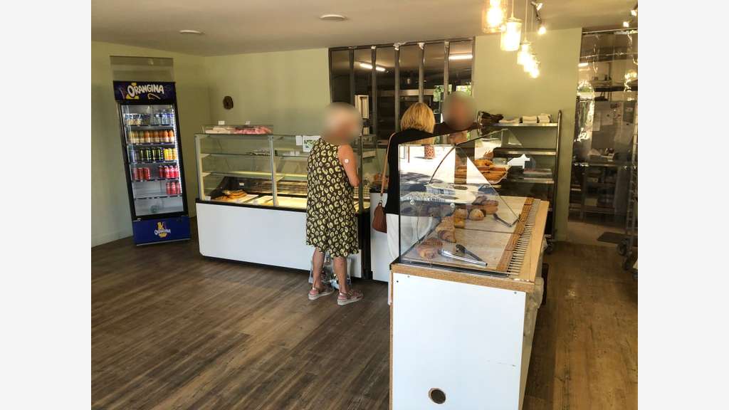 Vente boulangerie au cœur d'un village provençal