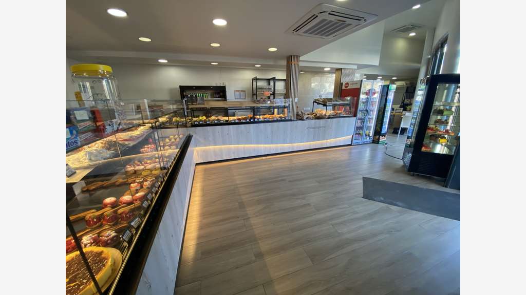 AV boulangerie récente nouveau quartier dans le 91