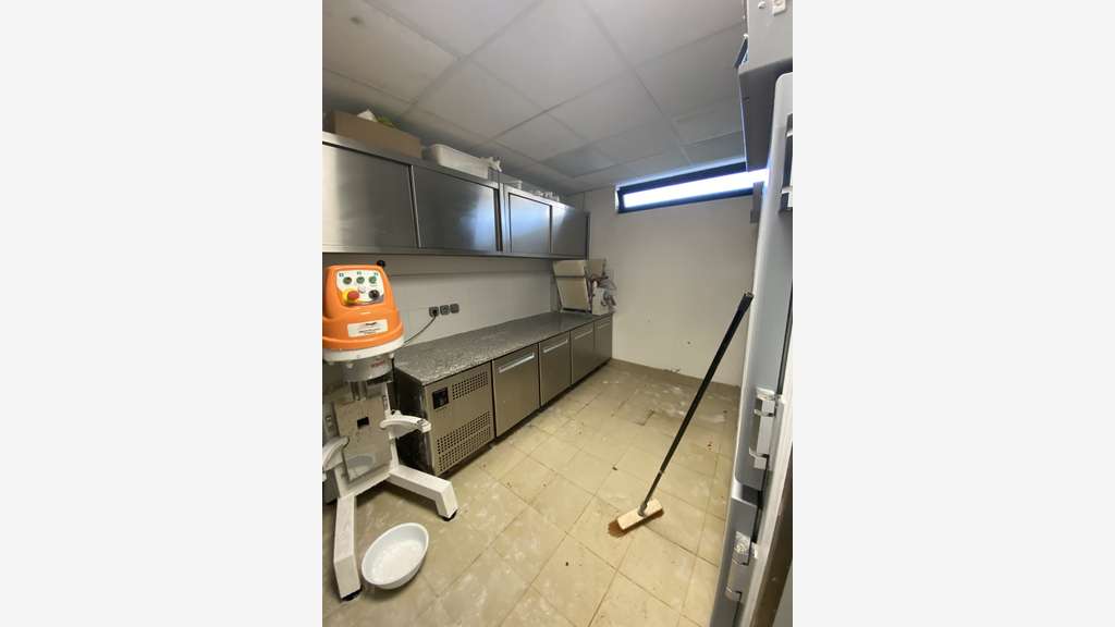 AV boulangerie récente nouveau quartier dans le 91