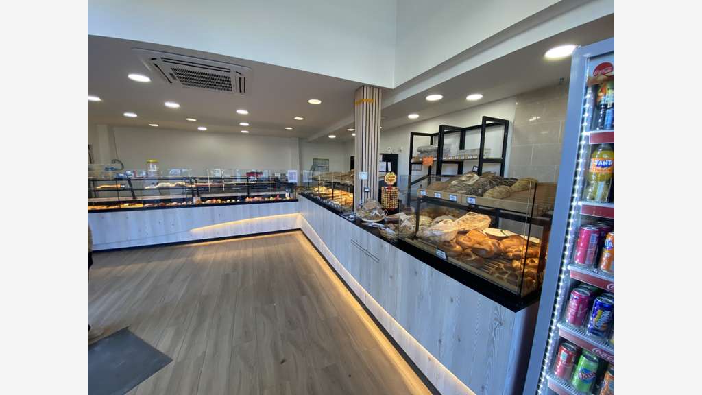 AV boulangerie récente nouveau quartier dans le 91