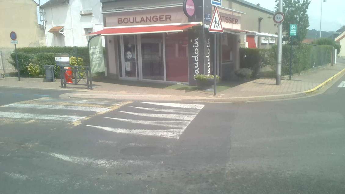 Vente belle boutique emp N°1 récente secteur Vichy