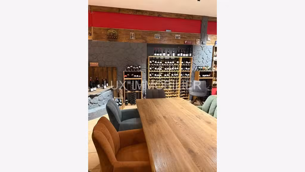 A vendre cave à vins & spiritueux à Maillane