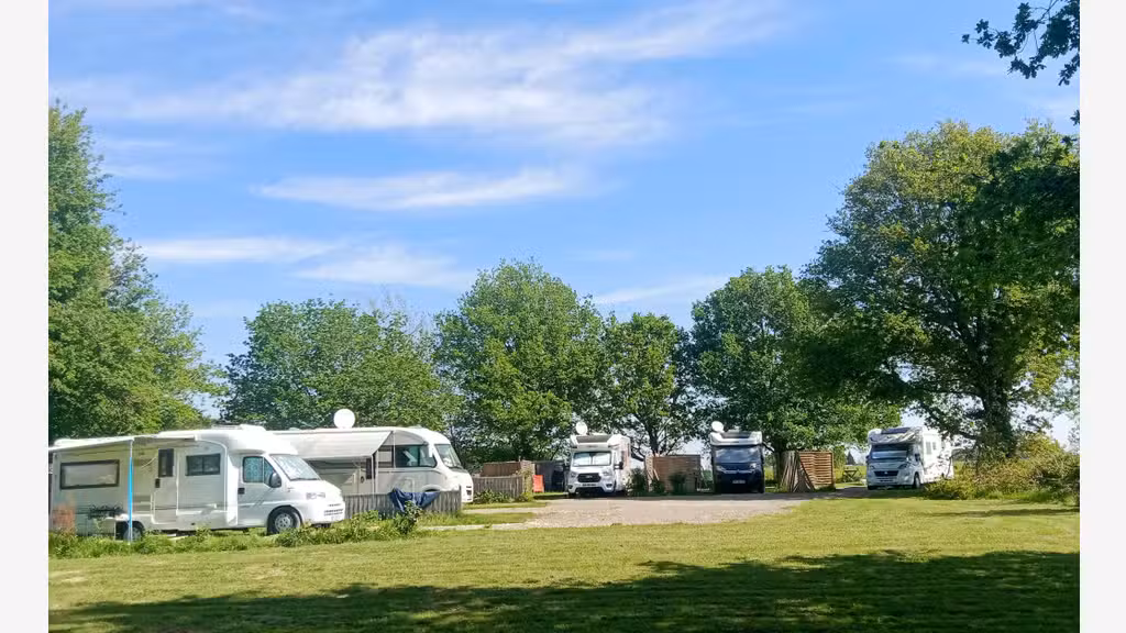 A vendre PROPRIÉTÉ-GÎTES & AIRE DE CAMPING-CAR