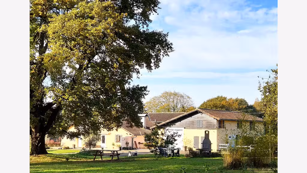 A vendre PROPRIÉTÉ-GÎTES & AIRE DE CAMPING-CAR