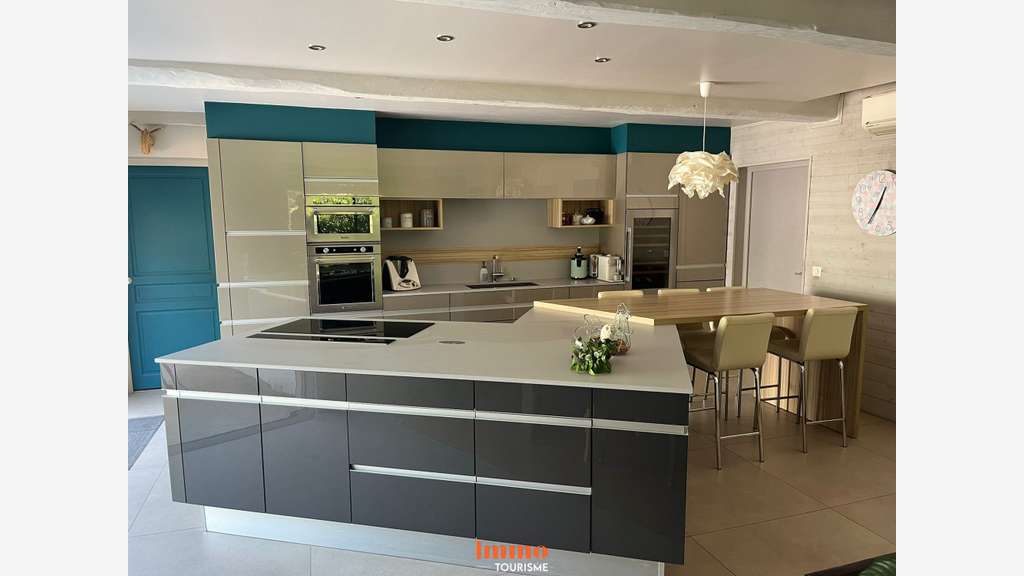 AV domaine touristique 630m² 5 gîtes piscine Elne