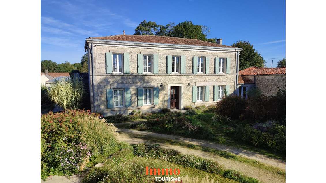 AV demeure charentaise grand gîte ou chambres 17