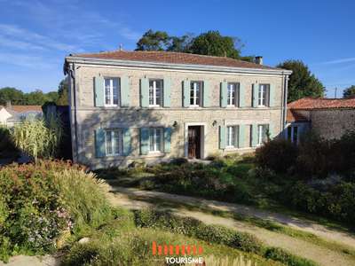 AV demeure charentaise grand gîte ou chambres 17