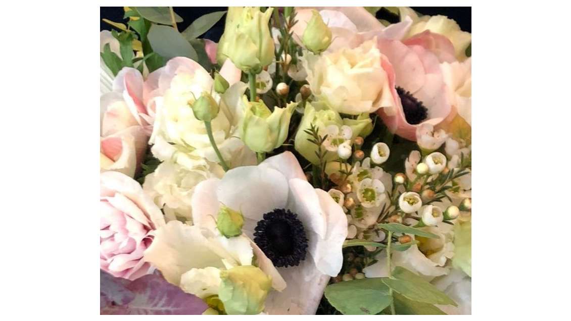 Vente fleuriste traditionnel en angle à St Cloud