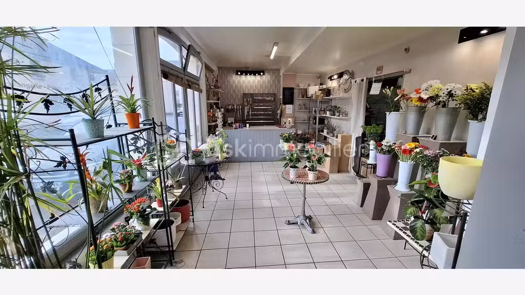 AV boutique fleurs 100m² empl dynamique Monnaie