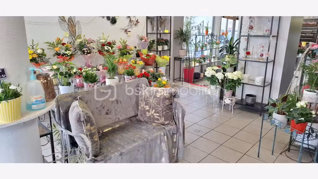 AV boutique fleurs 100m² empl dynamique Monnaie