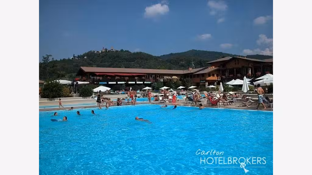 Vente complexe sportif & golf 9 trous à Pavia