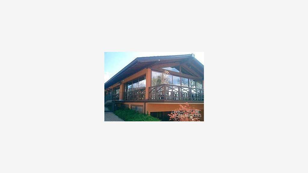 Vente complexe sportif & golf 9 trous à Pavia