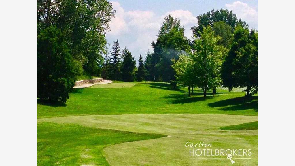 Vente complexe sportif & golf 9 trous à Pavia