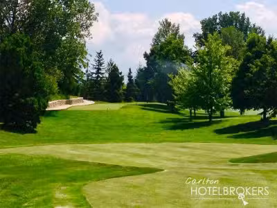 Vente complexe sportif & golf 9 trous à Pavia