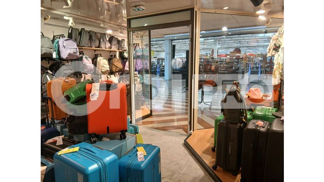 Vente maroquinerie bagagerie en galerie au Crès