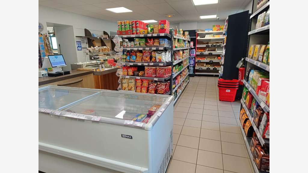 Vente bar épicerie tabac jeux à Plouégat-Moysan