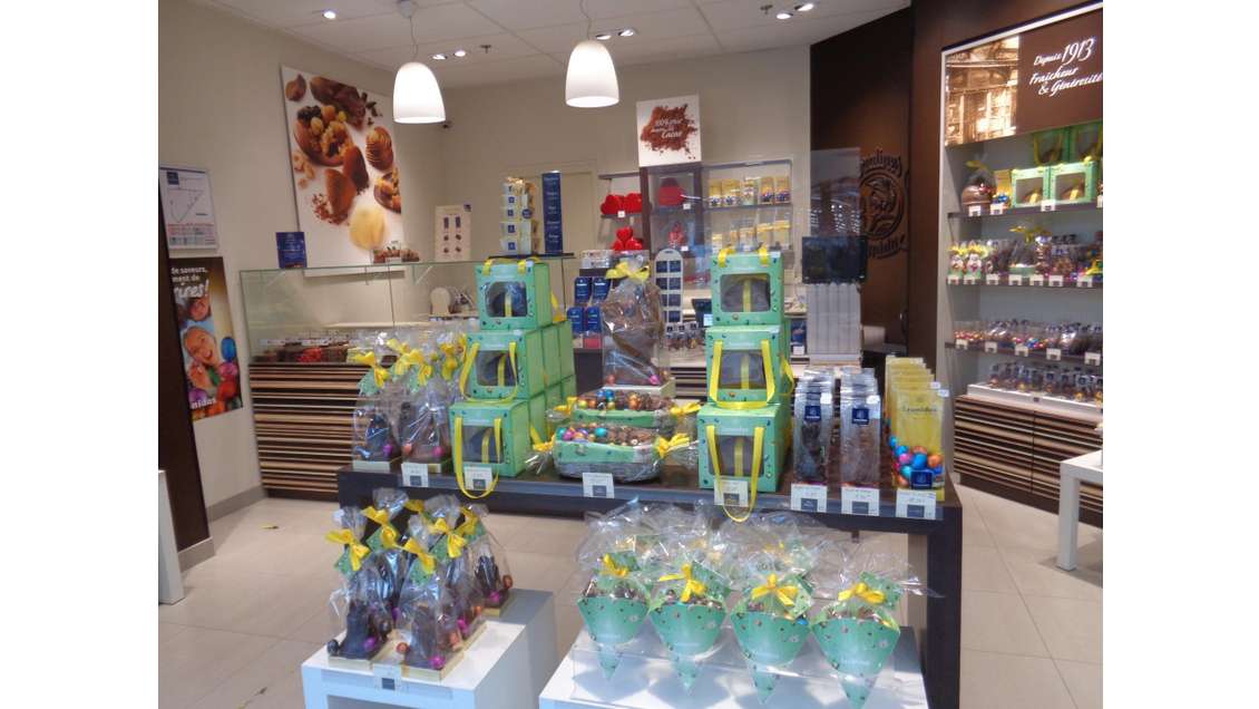 Vente FDC Leonidas en centre commercial Osny