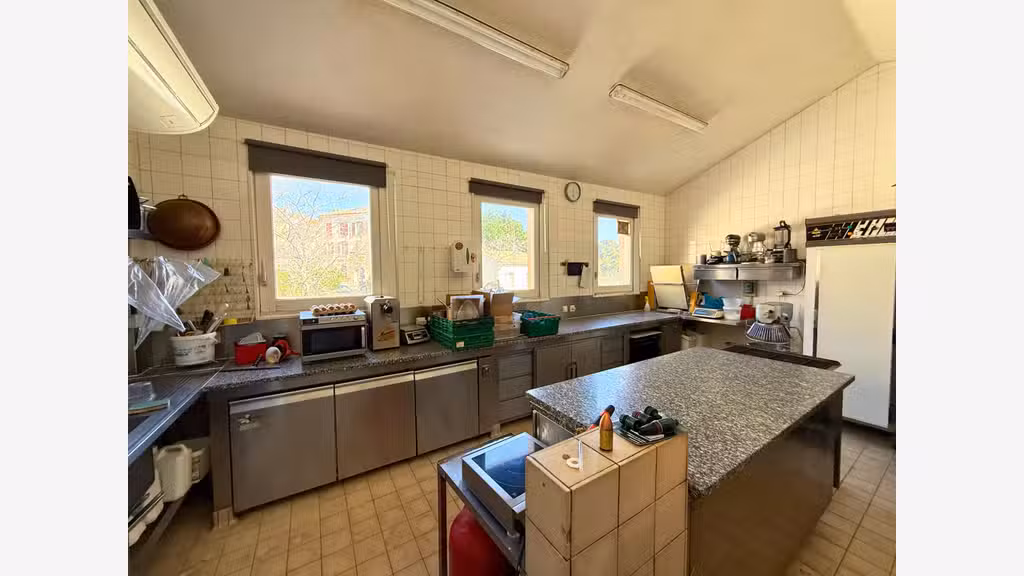 Vente murs et fonds pâtisserie + appart St Tropez