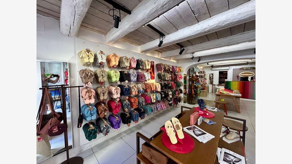Vente FDC textile articles plages à Saint Tropez