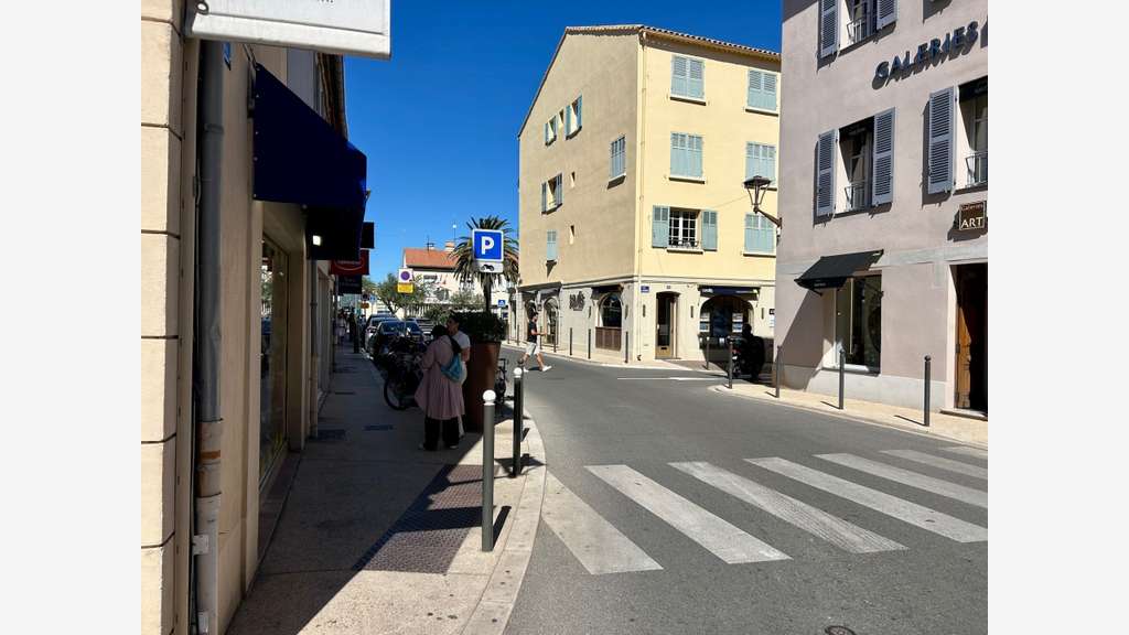 Vente FDC textile articles plages à Saint Tropez
