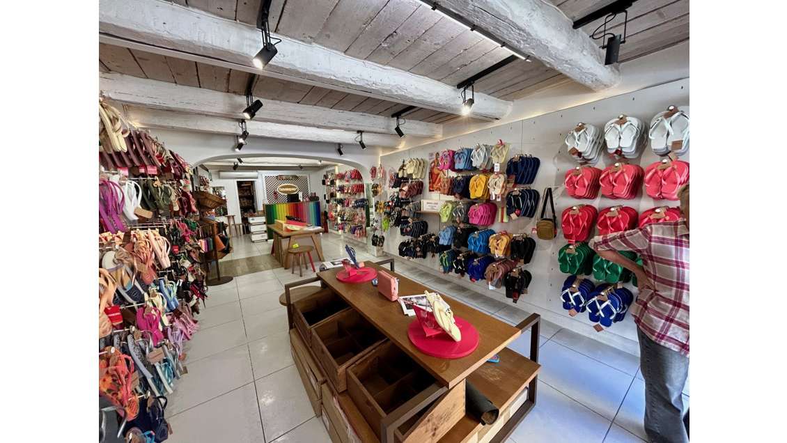 Vente FDC textile articles plages à Saint Tropez