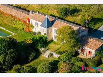 Domaine viticole avec château à vendre à Rions