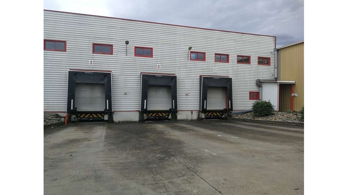 À vendre entrepôt de 8 500m² à Orange