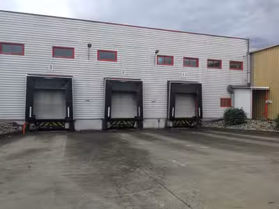 À vendre entrepôt de 8 500m² à Orange