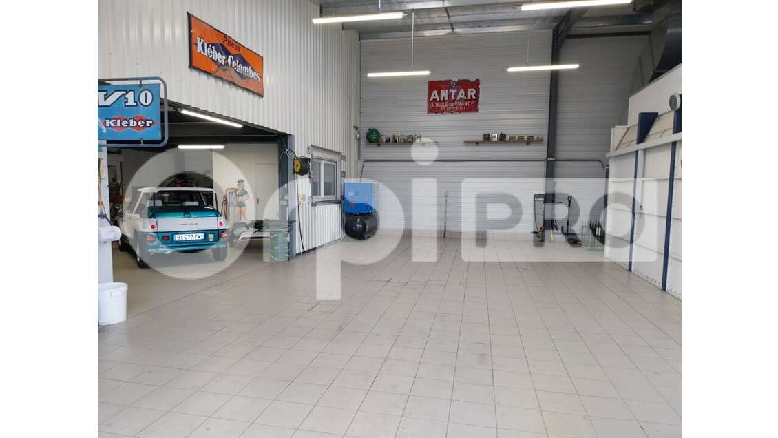 FDC mécanique + murs 1300m² à vendre à Tosse